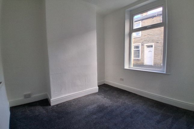 Leyland Road, Burnley, BB11 3DR, Burnley photo 3