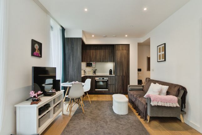 Flat 3, 21, Reminder Lane, London photo 2
