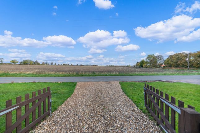 32 Bogs Gap Lane, Royston photo 4