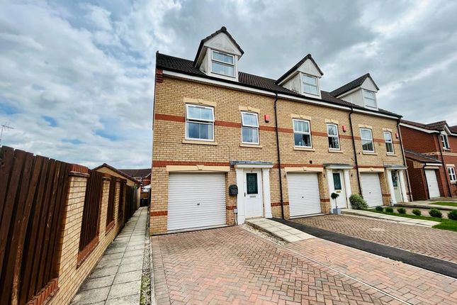 Thumbnail Town house for sale in Ling Drive, Gainsborough