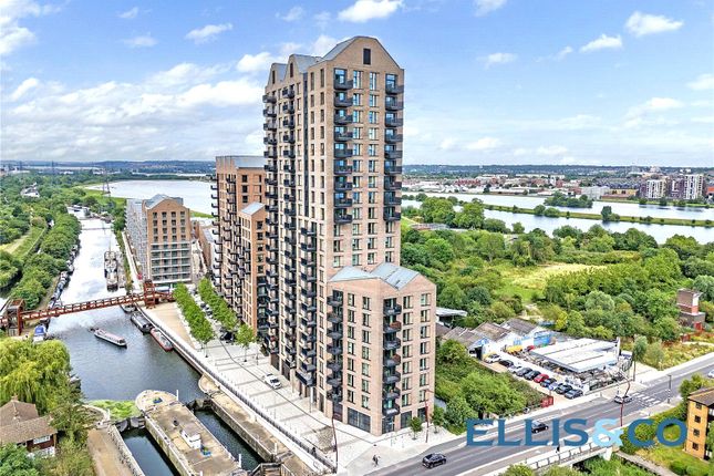 Hale Wharf, London photo 2