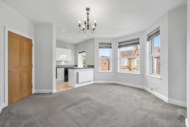 Flat 2, 8, St. James Avenue, Sutton photo 3