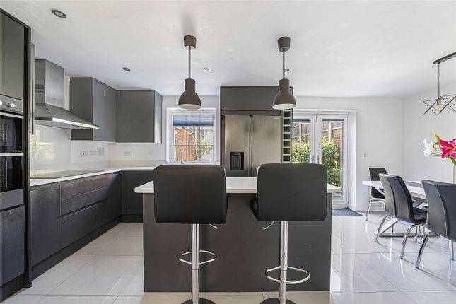 18, Freeman Close, Ebbsfleet Valley photo 3
