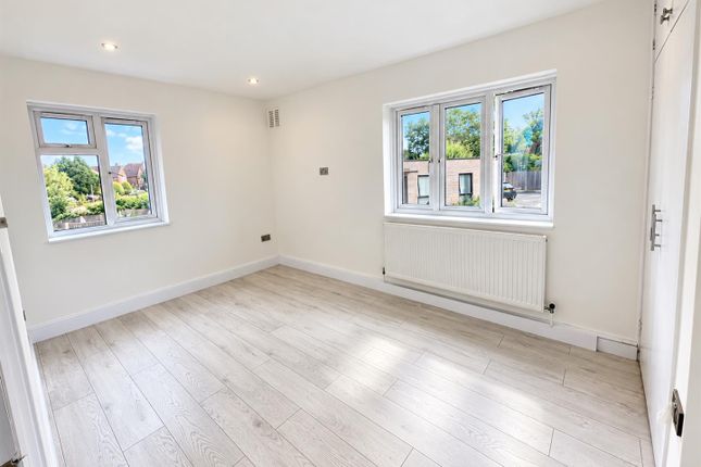 404, Kings Drive, Wembley photo 2