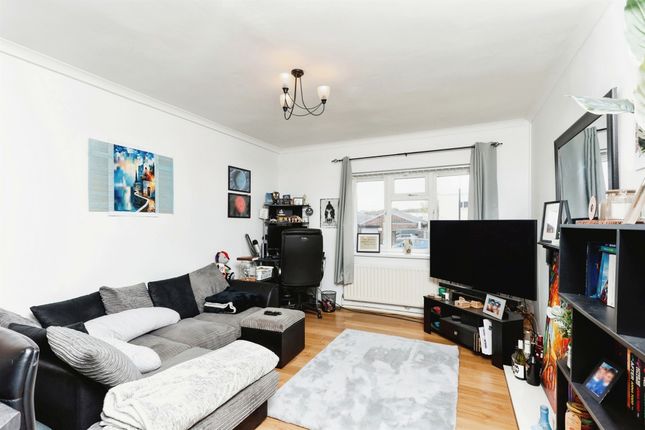 Flat for sale in Torrington Avenue, Coventry