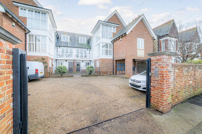 Flat for sale in West Cliff, Whitstable