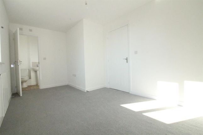 Flat 2, 1, Howley Avenue, Churwell photo 4