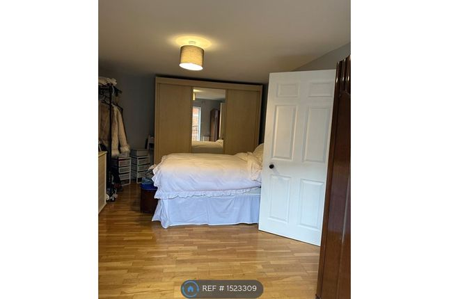 Flat to rent in St. Andrewgate, York