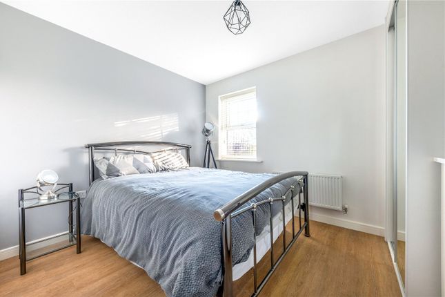 Flat for sale in Wells View Drive, Bromley