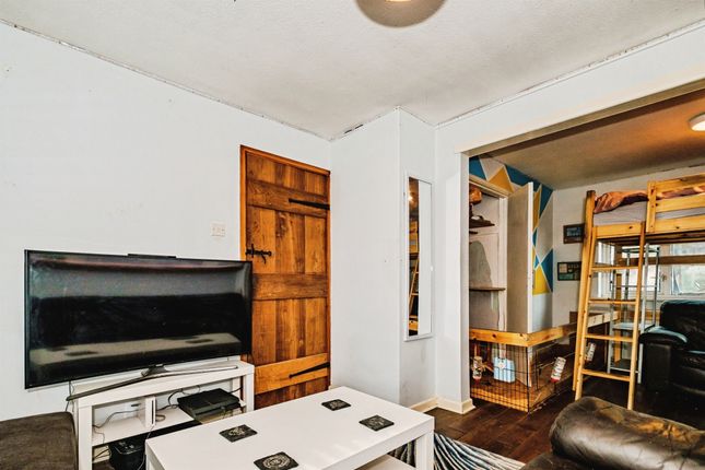22, Millfield, Lancing photo 5