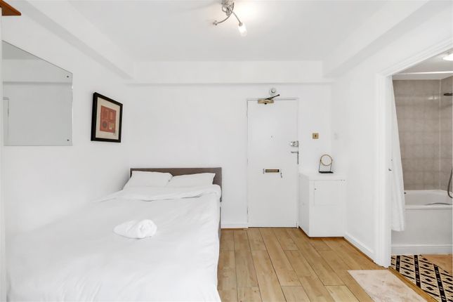 402, Chelsea Cloisters, Sloane Avenue, London photo 4