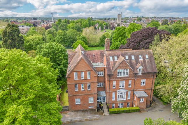 Thumbnail Flat for sale in St James Court, The Vinefields, Bury St Edmunds