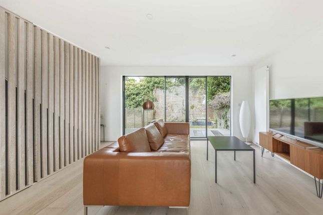 13, Savona Close, London photo 4