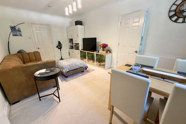Collingwood Place, The Maultway, CAMBERLEY photo 4