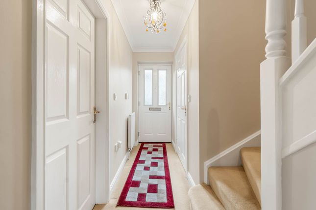 3, Bobbin Close, Huddersfield photo 5