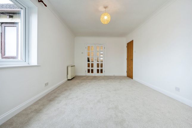 9, Russell Court, Chiltern Road, Aylesbury photo 2