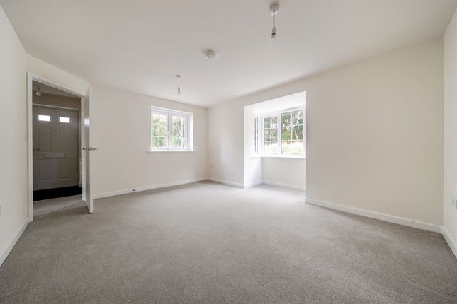 Taylor Way, Gedling, Nottingham photo 3