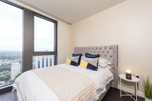 1702, Bondway, London photo 5