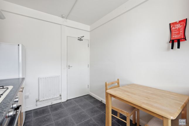 19, Lambourne Gardens, Barking photo 3