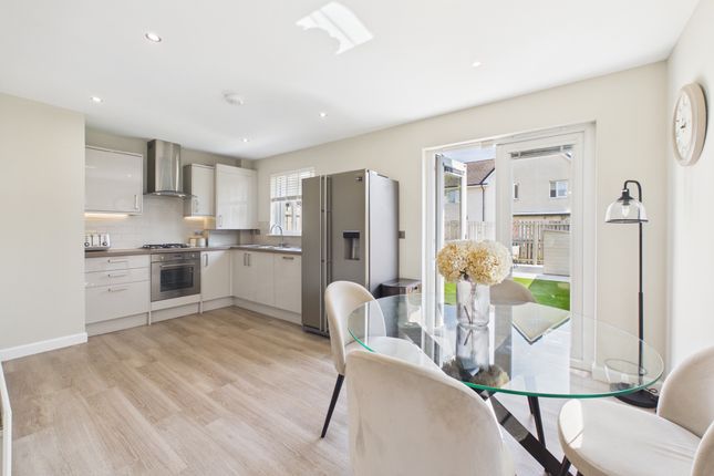 14 Sir James Black Court, Uddingston photo 4
