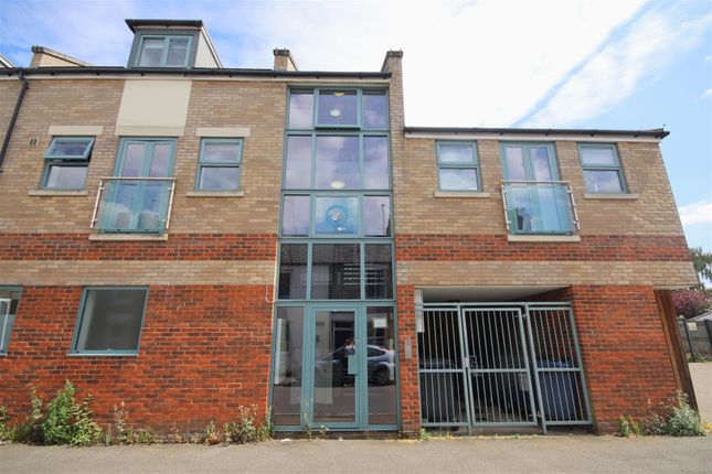 Thumbnail Flat to rent in Dove House, Stockwell Street, Cambridge