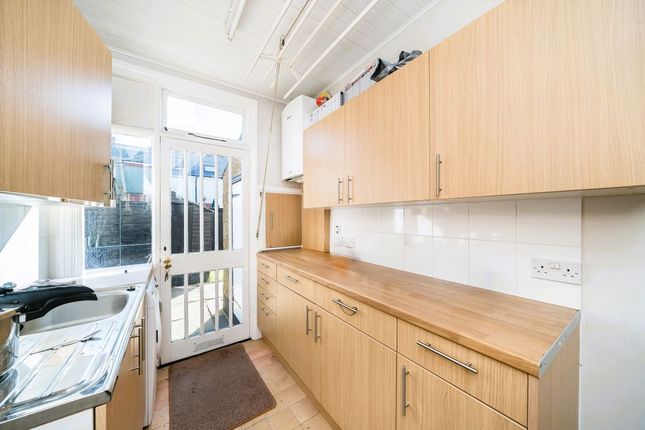 2, Goston Gardens, Thornton Heath photo 3