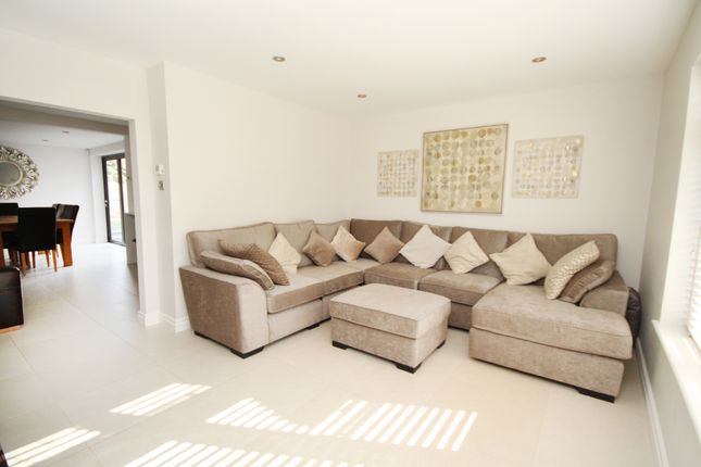 8, Oaks Road, Staines-upon-Thames photo 4