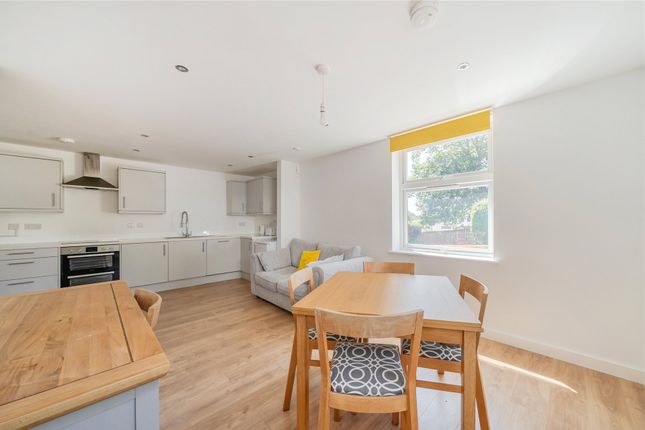 Flat 2, 4 The Orchard House,, Churchill Drive, Devon photo 4
