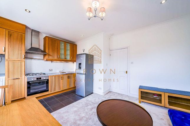 Flat 4, 41, Aynhoe Road, London photo 4