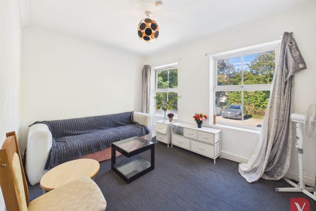 Flat 2, High Town Road, Luton photo 2