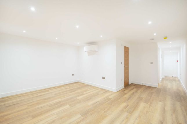 Flat to rent in Medina Road, London