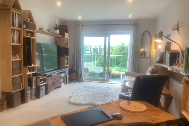 Thumbnail Flat for sale in Sunapee Road, Reading
