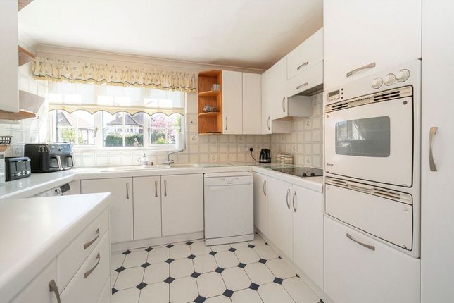 1 Albany Court, Oatlands Drive, Weybridge photo 4