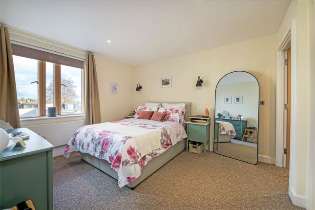 Flat 213 Latitude, 130, Clapham Common South Side, London photo 4