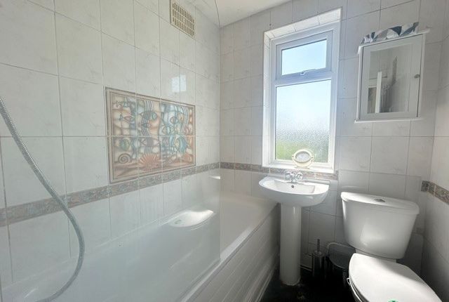 19, Romford photo 4