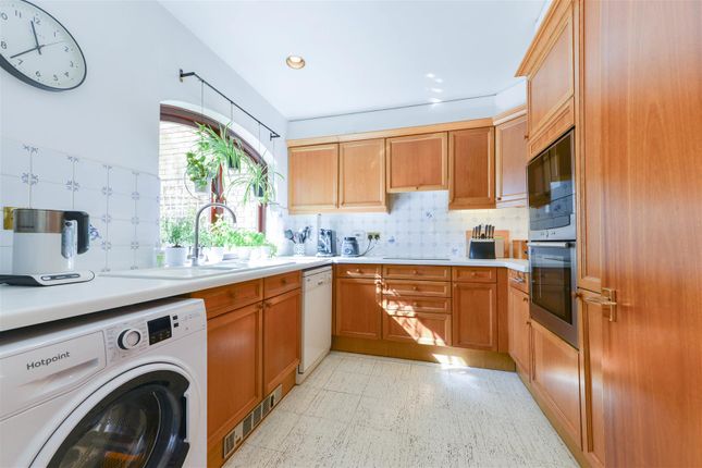 68, Goodhart Place, London photo 4