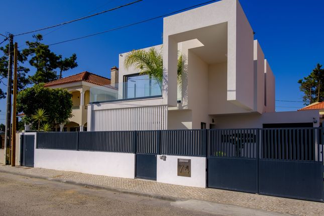 Thumbnail Detached house for sale in Almada, Charneca De Caparica E Sobreda, Almada