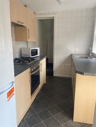 Head, 28, Vermont Crescent, Hull photo 3