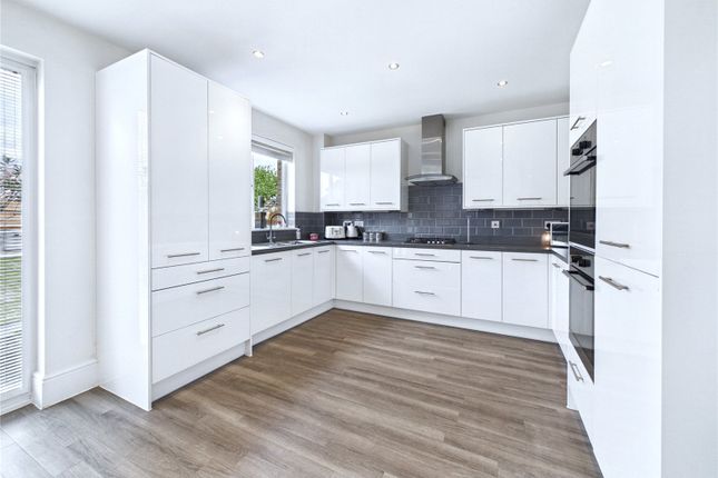 4, Tabner Crescent, Witham photo 2