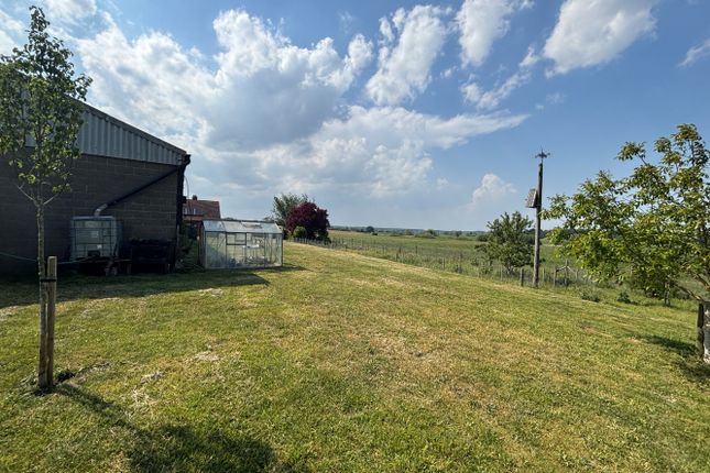 BROOM FARM, Broomfield Lane, DONCASTER photo 3