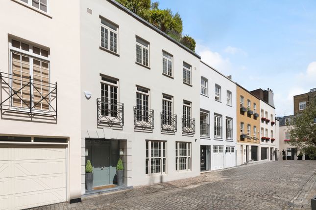 Town house for sale in Eaton Mews South, London