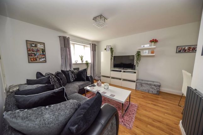 4, Valentine Court, Waterlooville photo 2