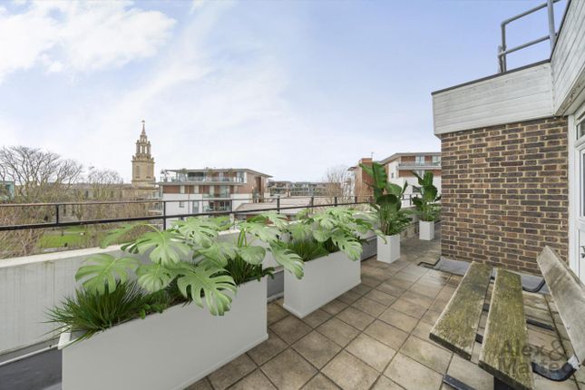43, Bowley House, Dickens Estate, London photo 2