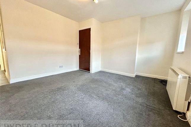 Flat 2, 236, Garforth Street, Oldham photo 3