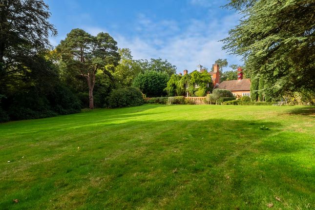 Country house for sale in Seven Hills Road, Walton-On-Thames