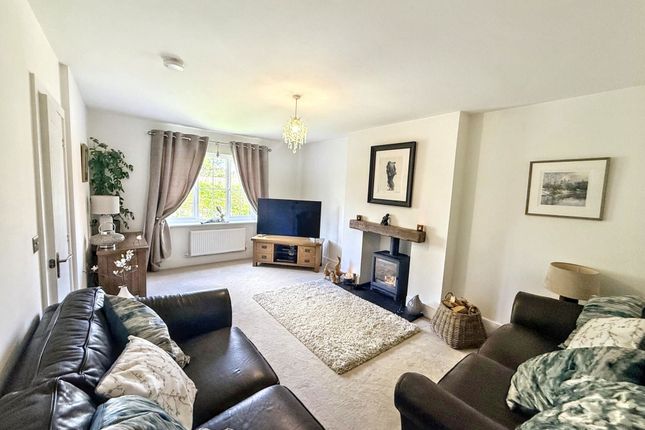 27, Whinchat Way, Morpeth photo 2