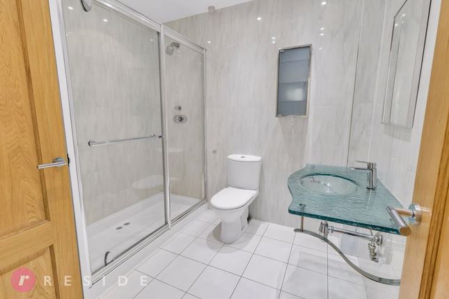 Apartment Shower Room