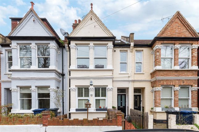 Flat for sale in Hatfield Road, London