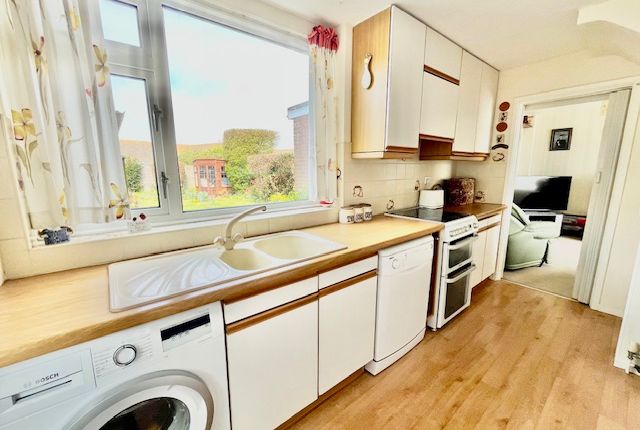12 East Bank, Selsey photo 2