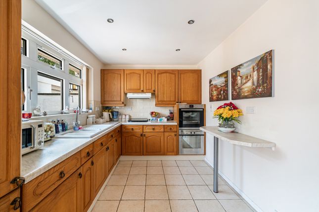 8 Rochester Close, Bleadon Hill, Weston s Mare photo 4